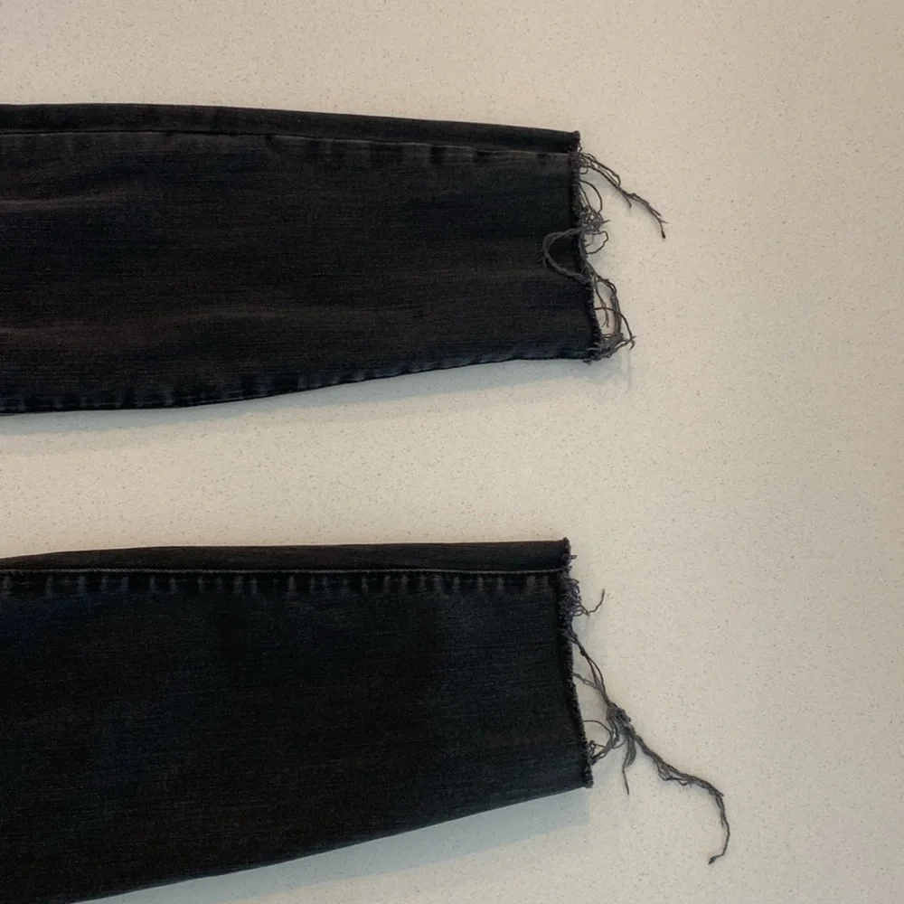 Madewell 9” High Riser Distressed Skinny Jeans - Picture 4 of 7